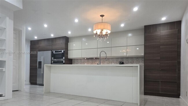 Building Photo - 5063 Heatherhill Ln