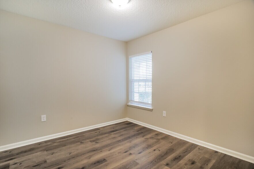 Building Photo - 201 Bluejack Ln