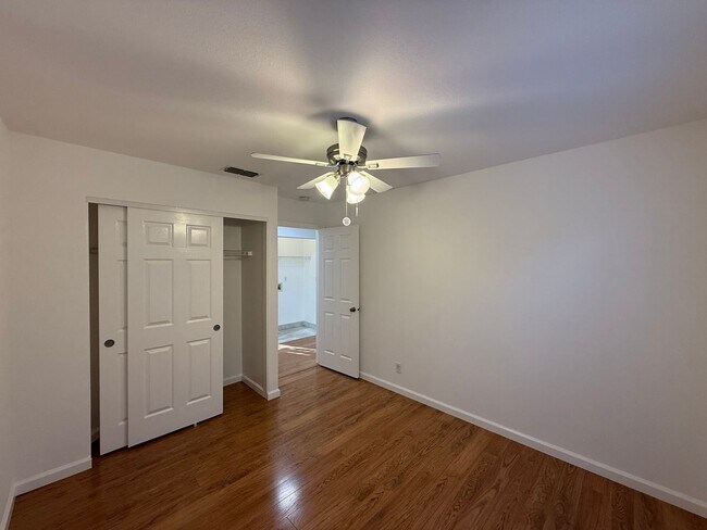 Building Photo - Single story with 3-car Garage!!