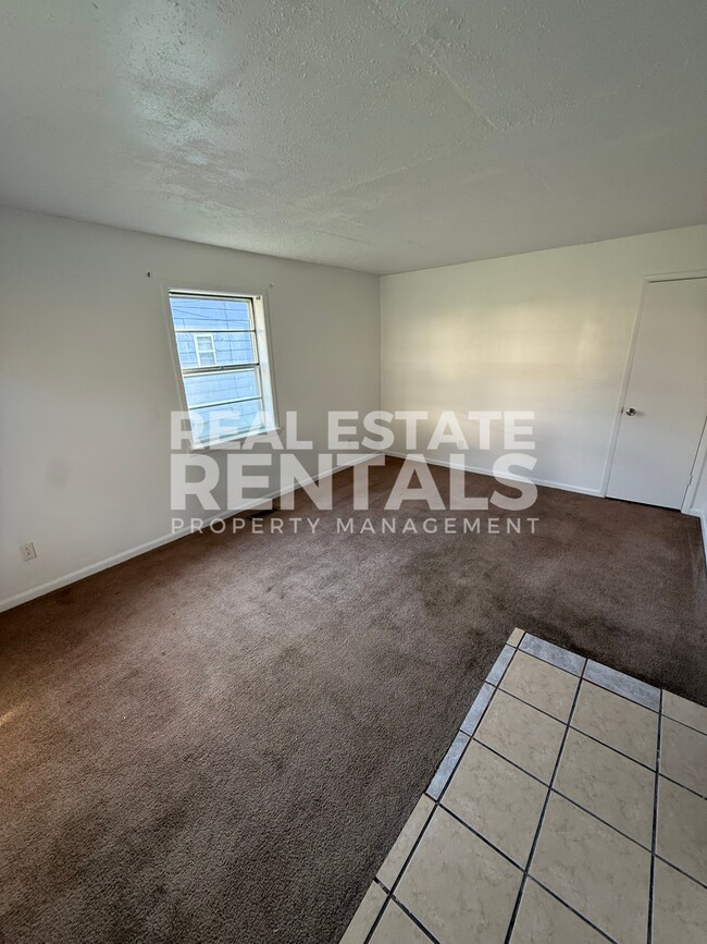 Building Photo - 1207 Brookside Dr