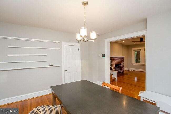 Building Photo - 501 E Mt Airy Ave