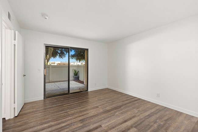 Building Photo - 433 Autumn Dr
