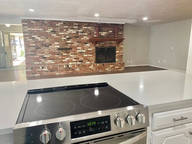 Building Photo - Large 2 Bed 2 Bath off NW 63rd & N. Villa ...