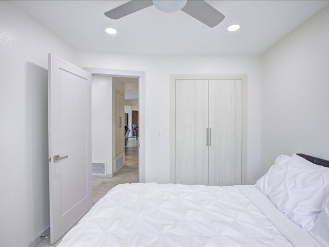 Building Photo - 3 Bedroom 2 Bathroom: Partially Furnished home!! **UNFURNISHED-RENTAL PRICE IS $3,000.00**