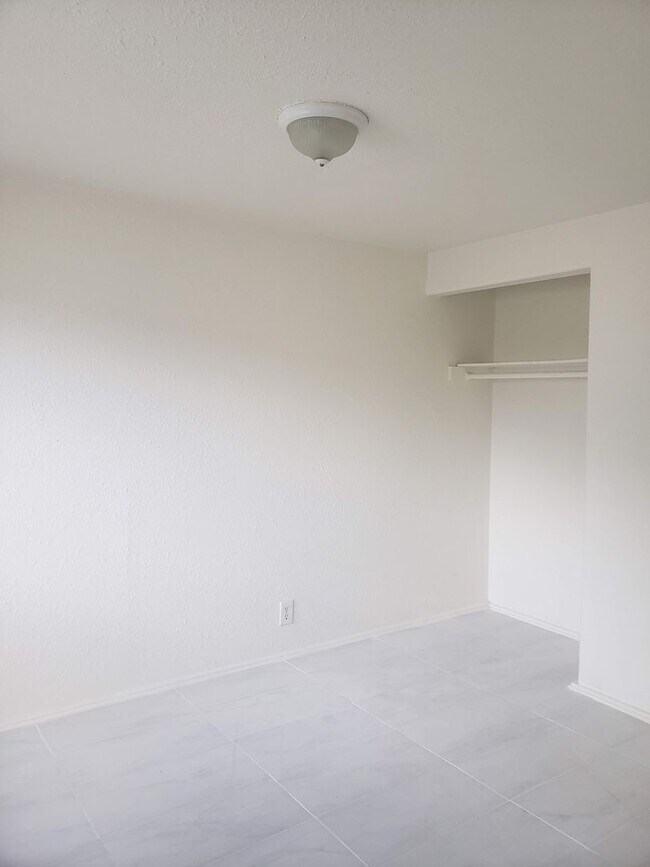 Building Photo - Bryant