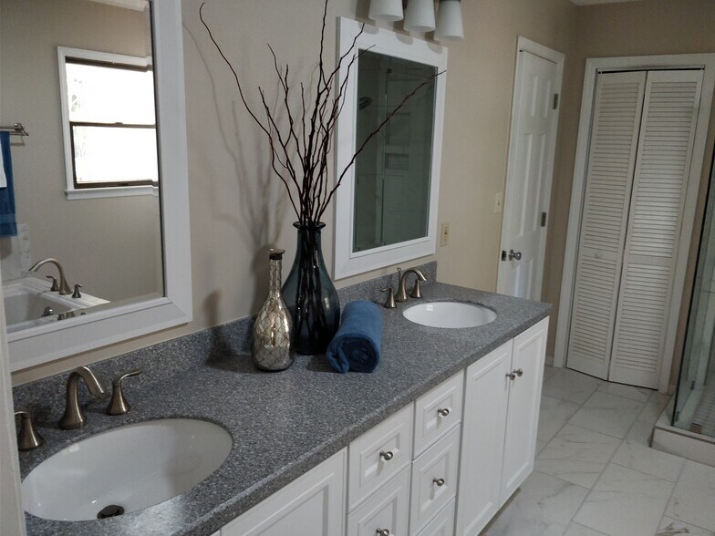 Building Photo - 2320 Carson Drive