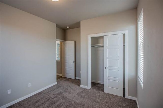 Building Photo - Spectacular 3 bed 2 bath home