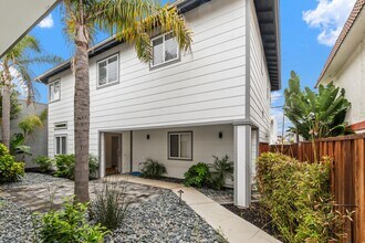 Building Photo - Luxurious Coastal Retreat with Stunning Oc...