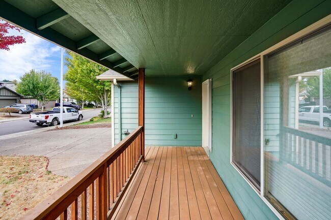 Building Photo - Beautiful 3 bed, 2 bath home in a quiet We...