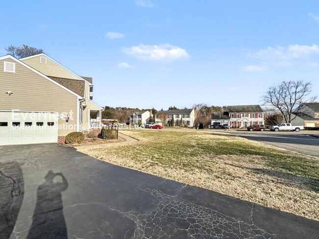 Building Photo - 10401 Bristol Ct