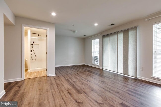 Building Photo - 7599 Taunton Ct