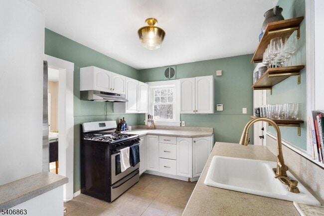 Building Photo - 11 Longview Trail E