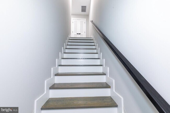 Building Photo - 1321 Shepherd St NW