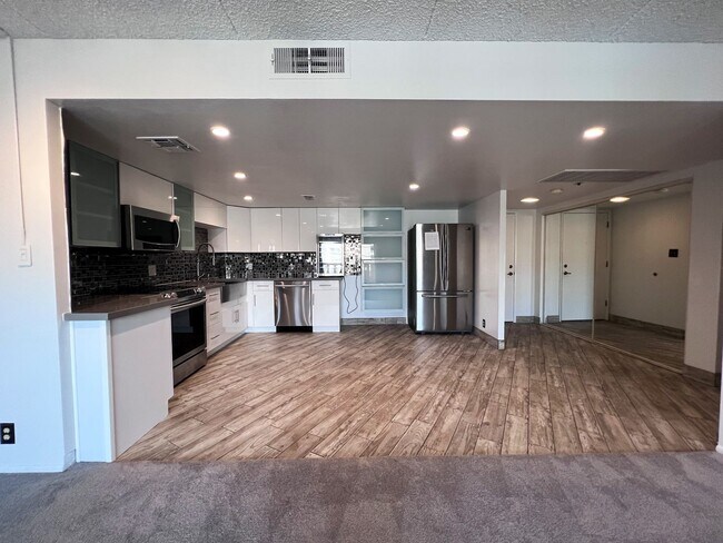 Building Photo - SCOTTSDALE SHADOWS LUXURY CONDO WITH AC, WATER INCLUDED AND 9 HOLE GOLF