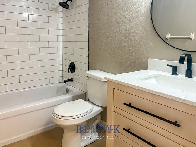 Building Photo - Recently Remodeled 2 bedroom in Salt Lake!