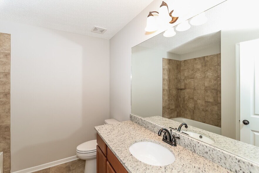 Building Photo - 1087 Darren Cir E