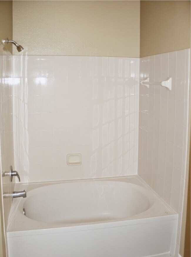 Building Photo - 2/2 Upgraded Spacious Condo in Park Central, Millenia area