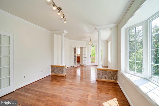 Building Photo - 6207 Woodland Lake Dr