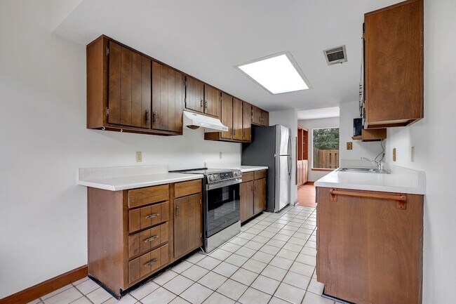 Building Photo - 3128 Blairstone Ct