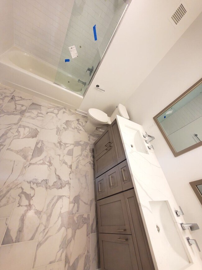 Building Photo - Renovated, centrally located and with lots...