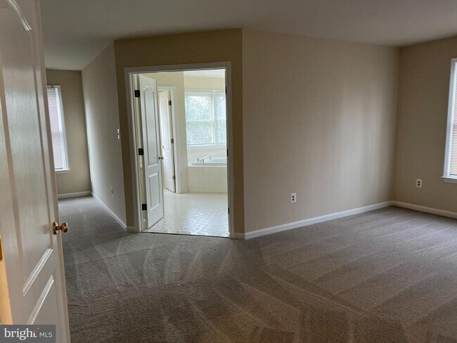 Building Photo - 9425 Spruce Tree Cir