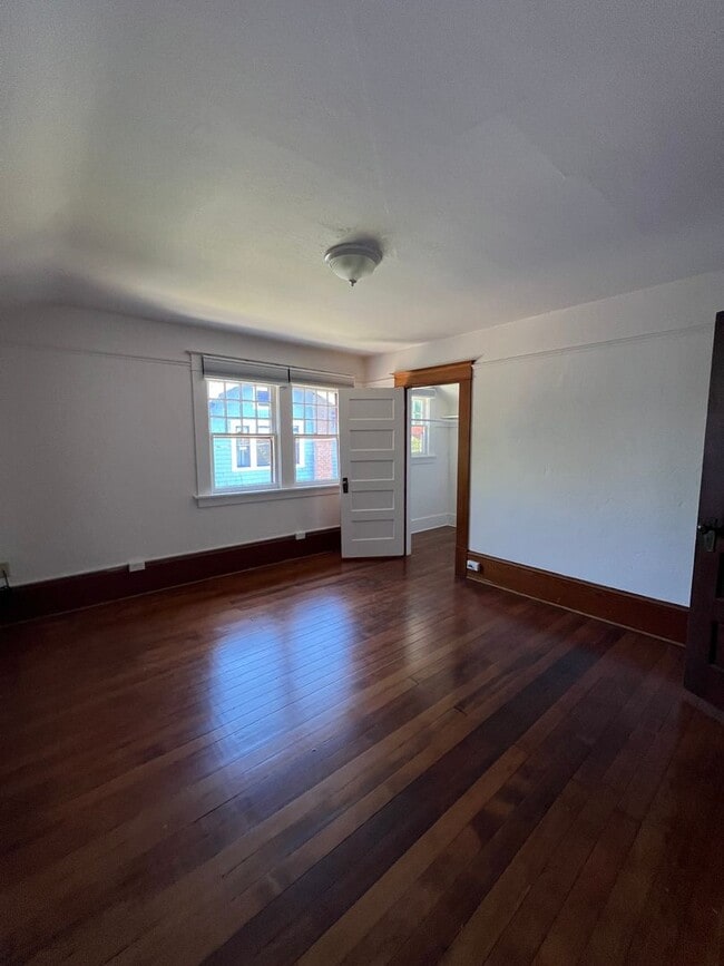 Building Photo - Charming 1910 Craftsman Home – 3BR/2BA + B...