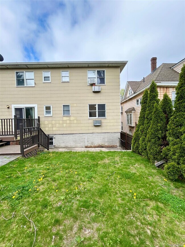 Building Photo - 164 Rossiter Ave