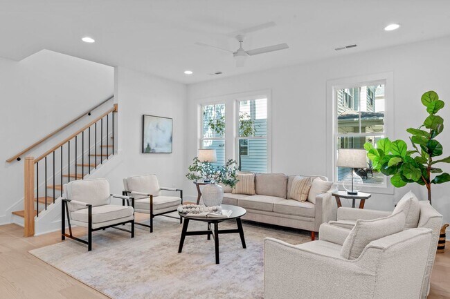 Building Photo - **OFFERING RENT PROMOTION FOR FIRST 6 MONTHS, REFUNDABLE APPLICATION FEES & $200 MOVE IN PROMOTIO...