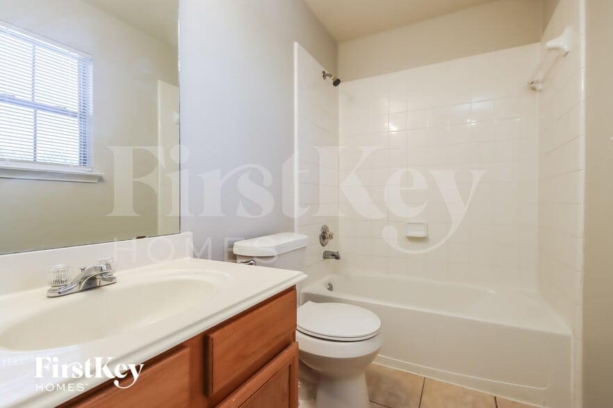 Building Photo - 6523 Fairbrook Park Ln