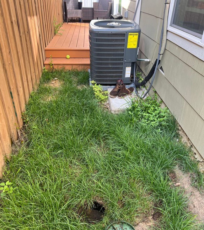 Building Photo - Peaceful 1br/1bath with small yard!