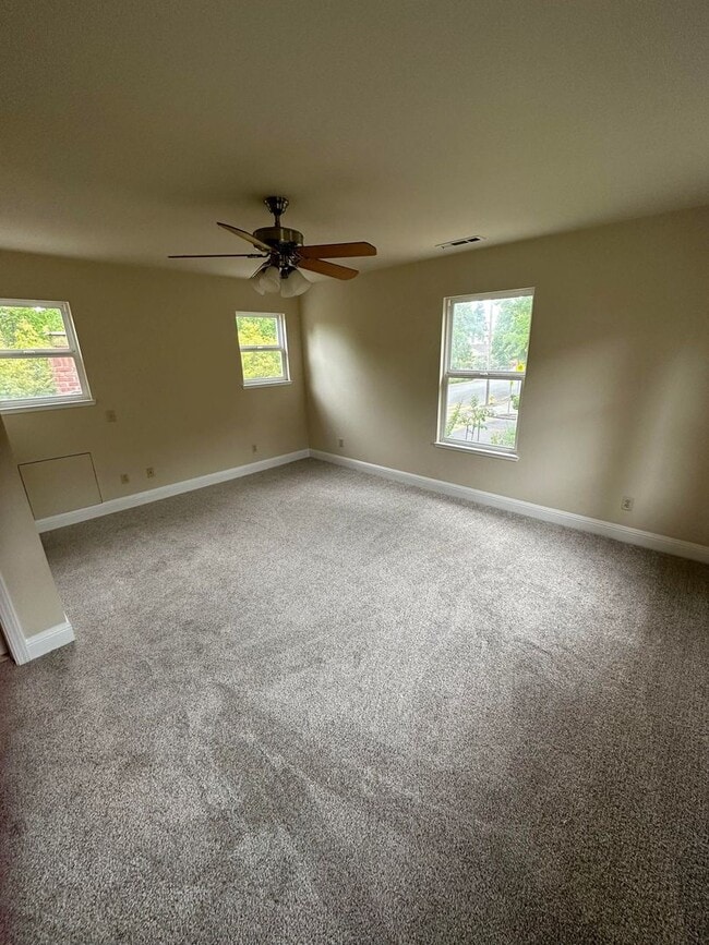 Building Photo - Stunning 4 Bedroom, 3 Bath Single Family Home with Spacious Yard - Available July 15th!