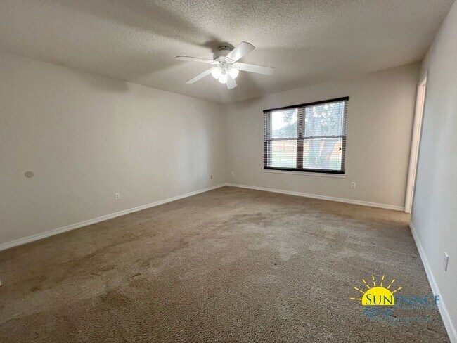 Building Photo - 223 Westview Dr