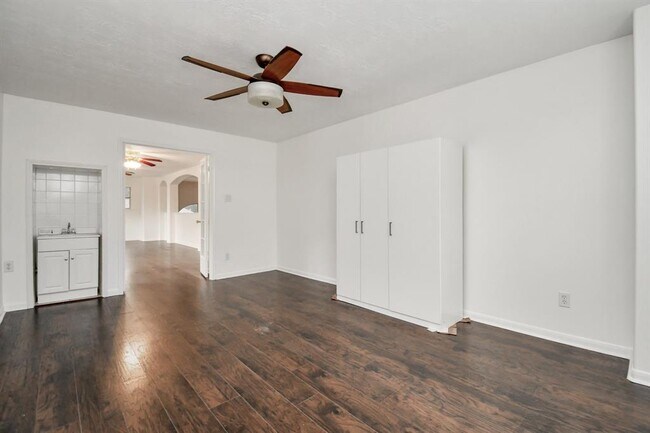 Building Photo - 8522 Chancellorsville Ln