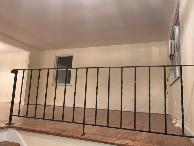 Building Photo - 4268 Sample Ct