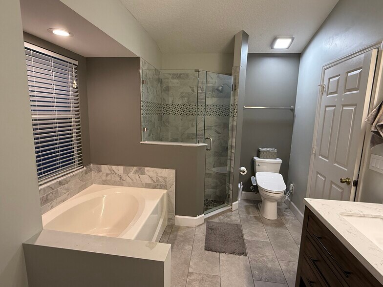 Building Photo - 524 SW Crawfish Dr