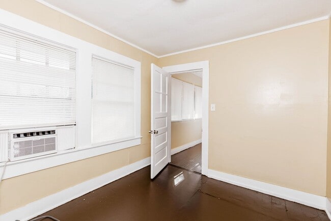 Building Photo - 4 Bedroom in West End