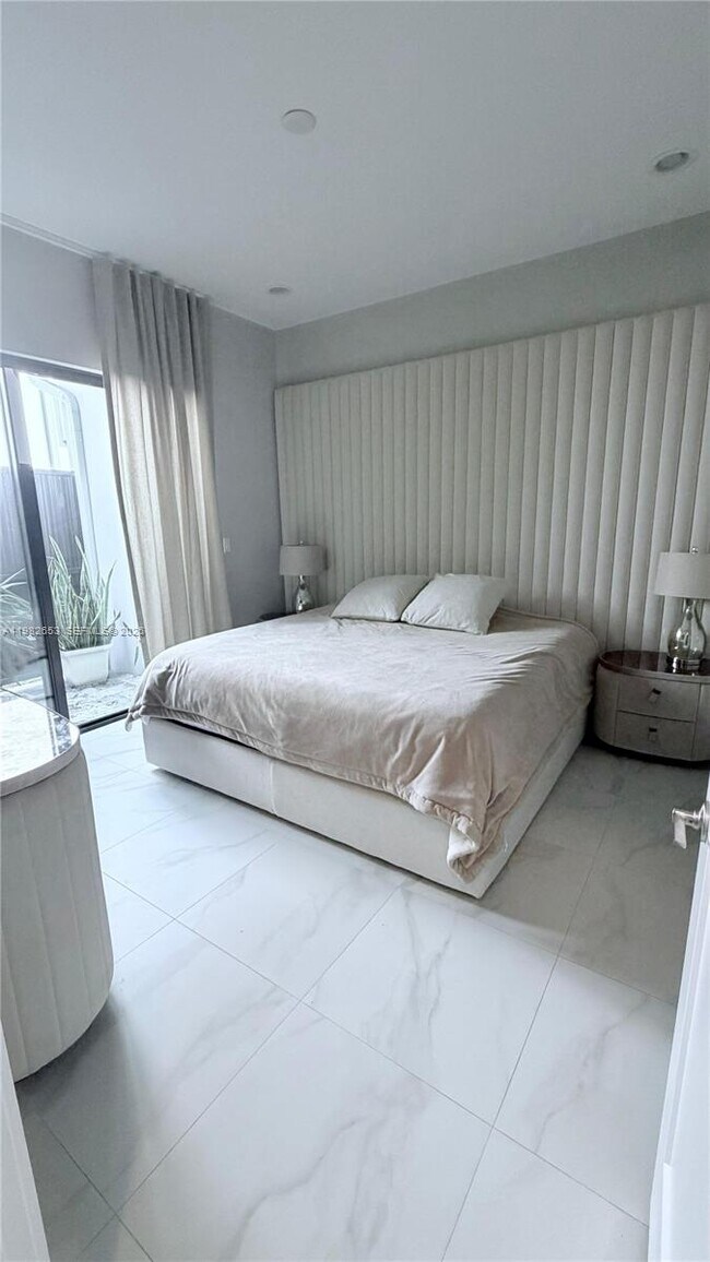 Building Photo - 8533 Ganton Dr