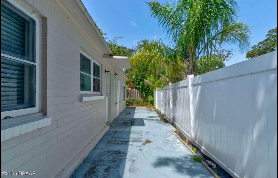 Building Photo - 118 Pierce Ave