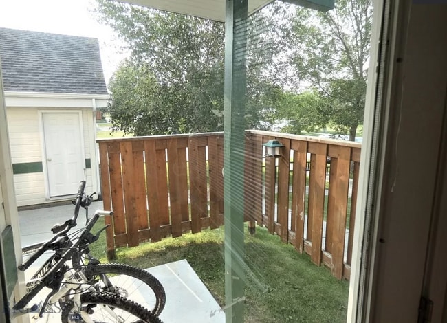 Building Photo - 3 Bedroom Apartment in Bozeman!