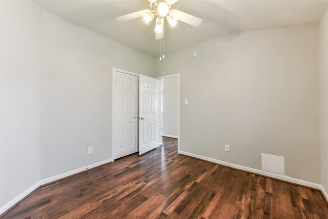 Building Photo - 3863 Silver Hawk Dr