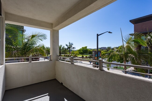 Building Photo - Beautiful Townhome at Millenia in Otay Ranch!