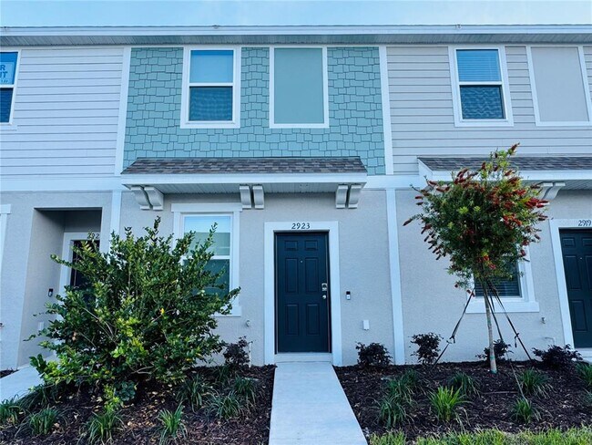 Building Photo - 2923 Skyline Lp