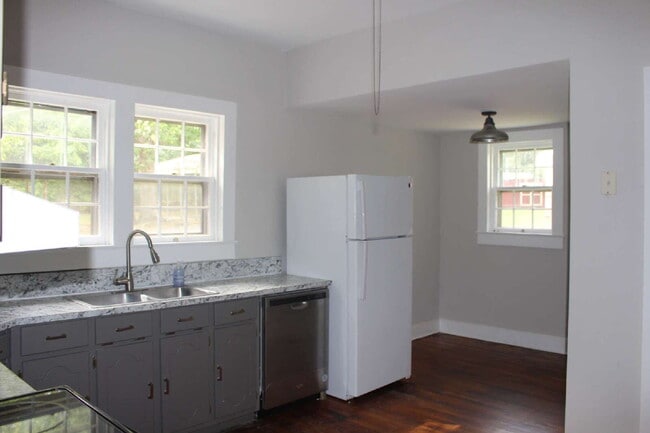 Building Photo - CHARMING HOUSE IN THE TOWN OF CLARKSVILLE VA.  MINUTES FROM SHOPPING AND ENTERTAINMENT.