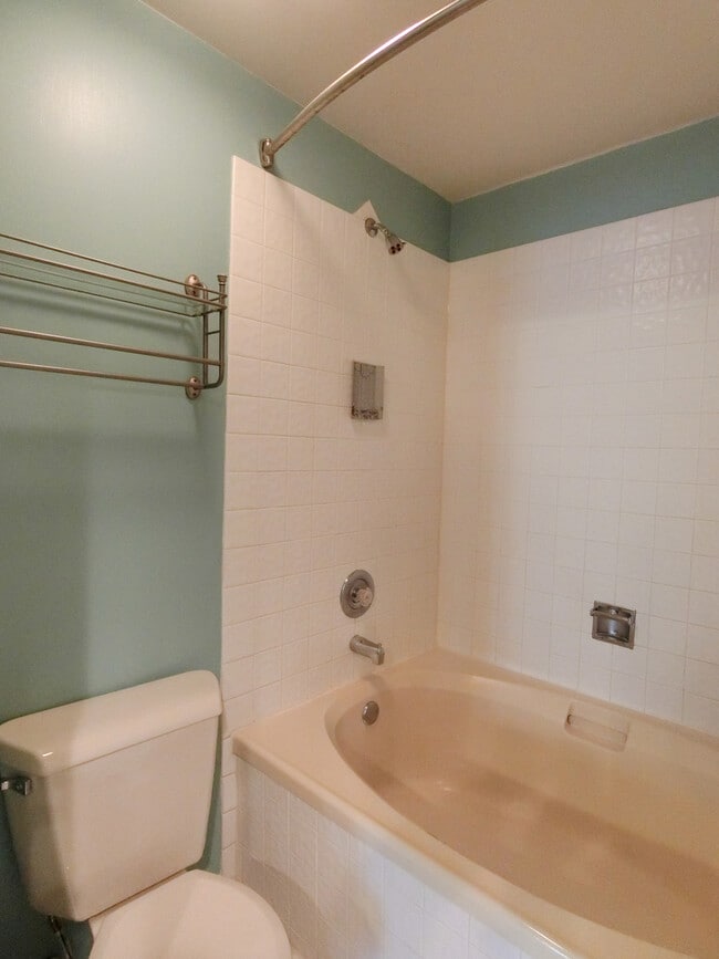 Building Photo - 905 Sturnbridge Ct