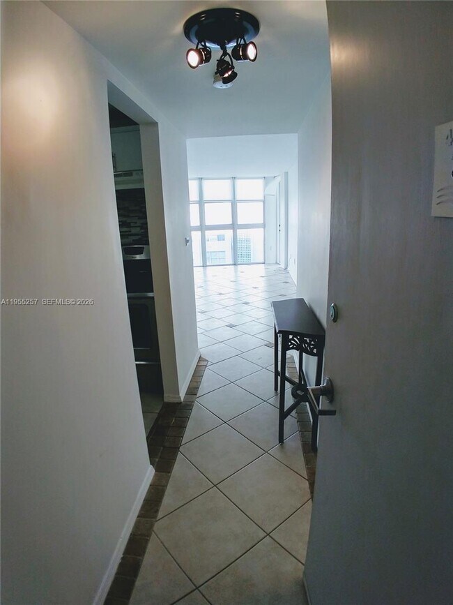 Building Photo - 1228 West Ave