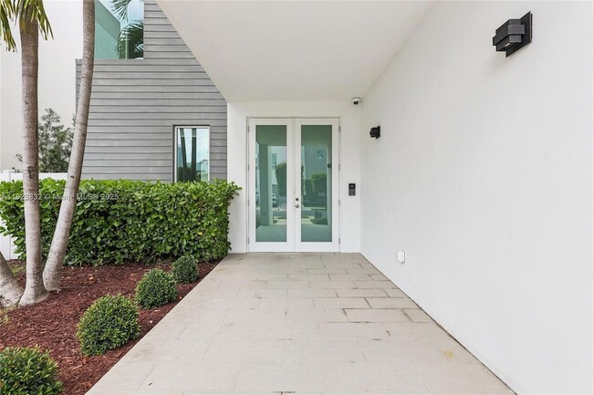 Building Photo - 10445 NW 68th Terrace