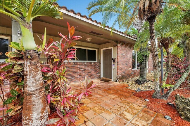 Building Photo - 1518 N Yale Dr