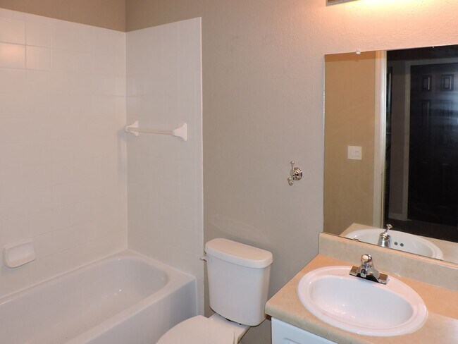Building Photo - First Floor 2 Bedroom at The Registry @ Michigan Park