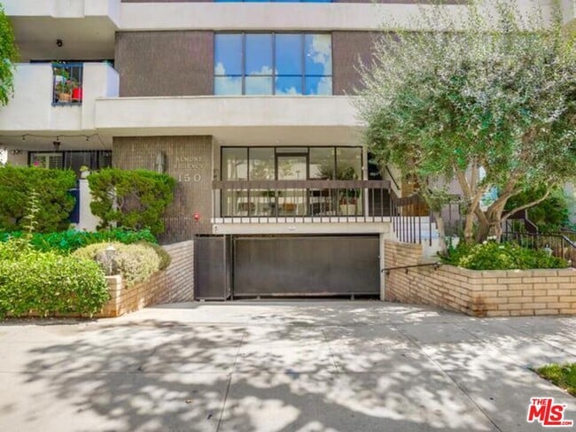 Building Photo - 150 N Almont Dr