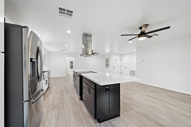 Building Photo - 5703 De Milo Dr